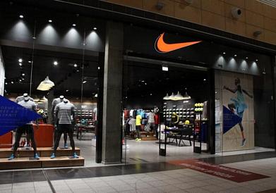 Освещение магазина спортивной одежды и обуви Nike