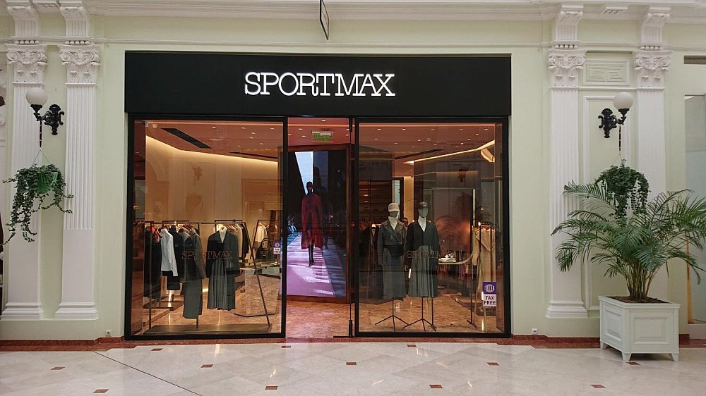 Оформление освещения в магазине одежды SPORTMAX